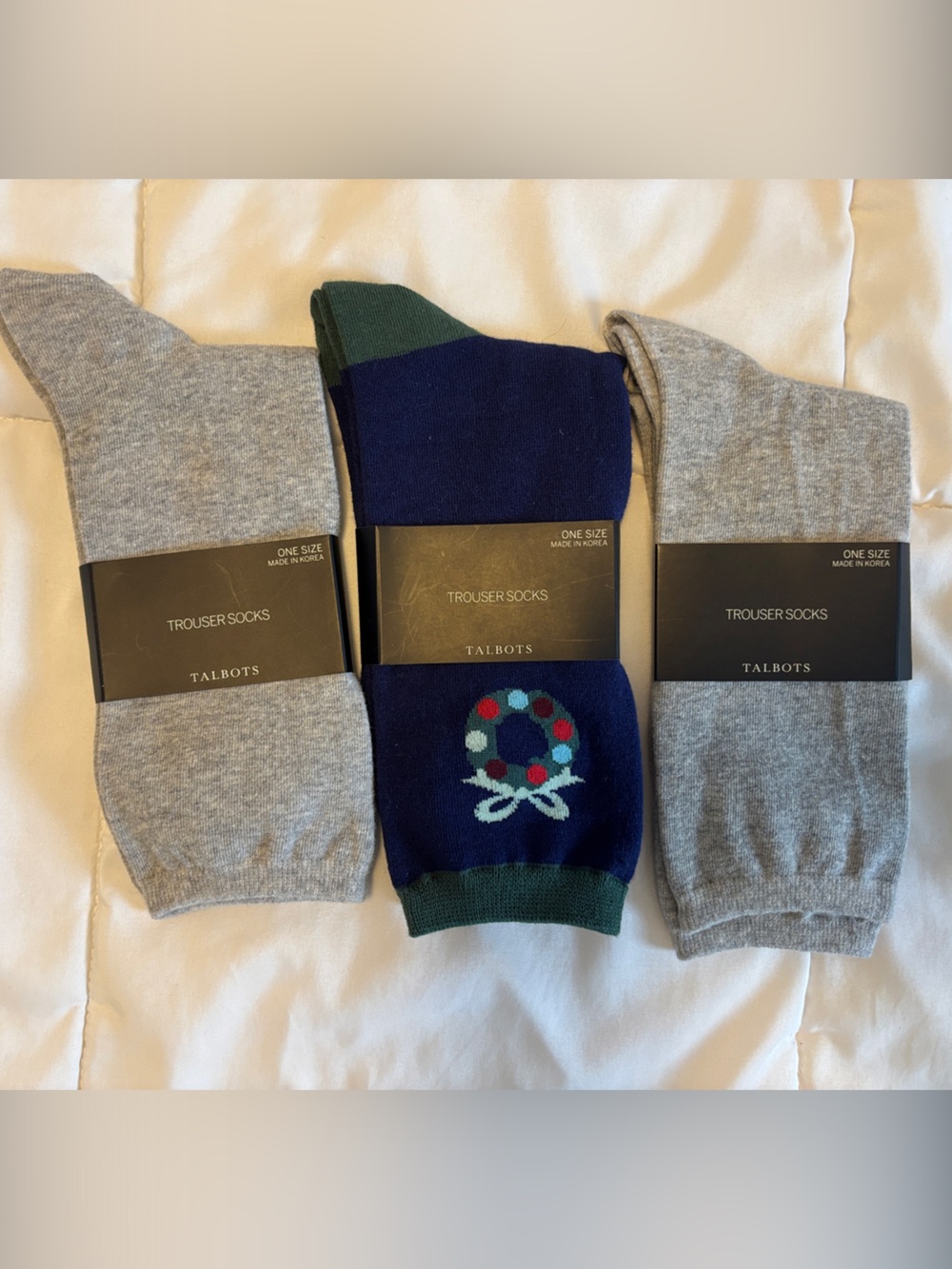 Talbots Grey and Navy Men’s Trouser Socks with Wreath Accent